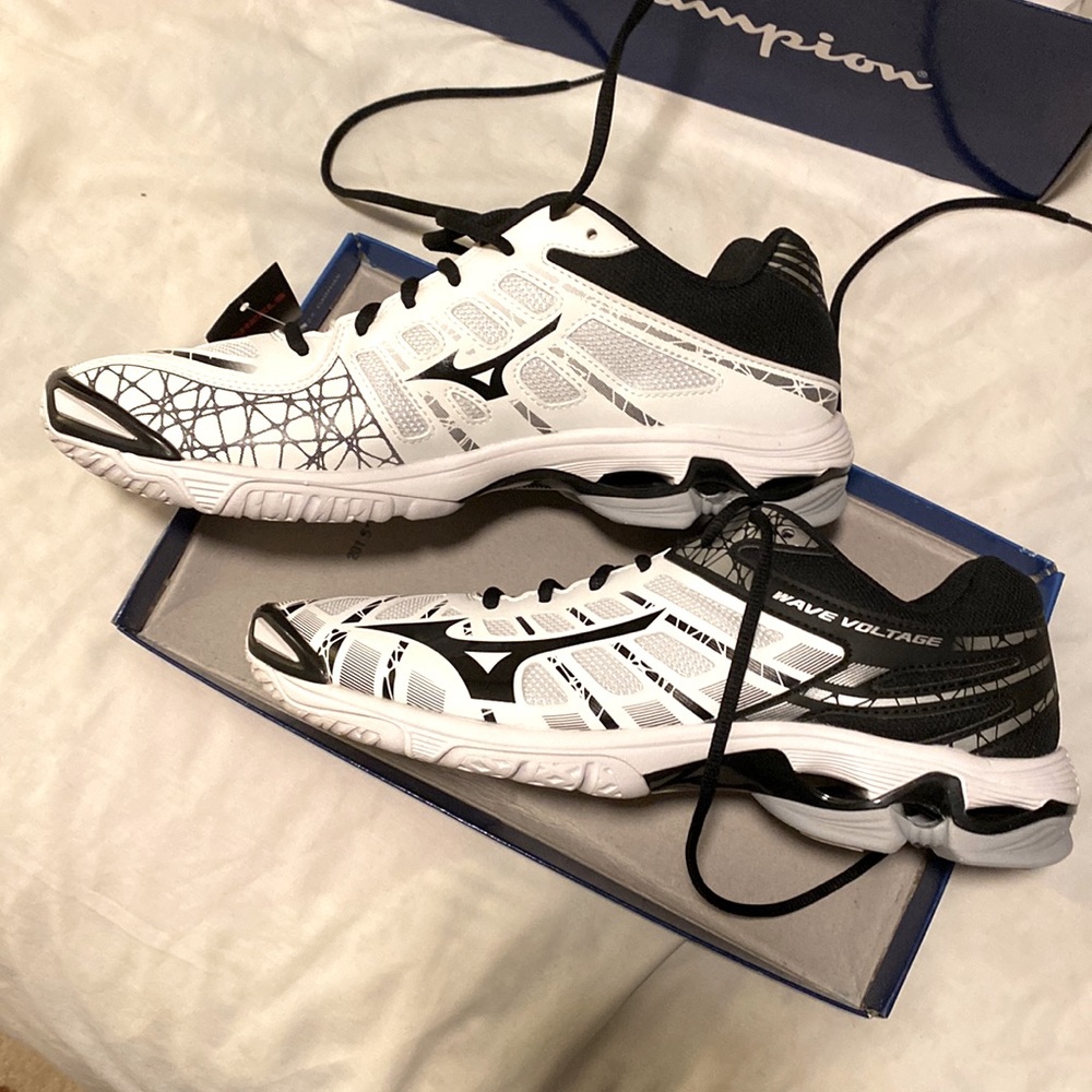 Mizuno NWT athletic shoes.
